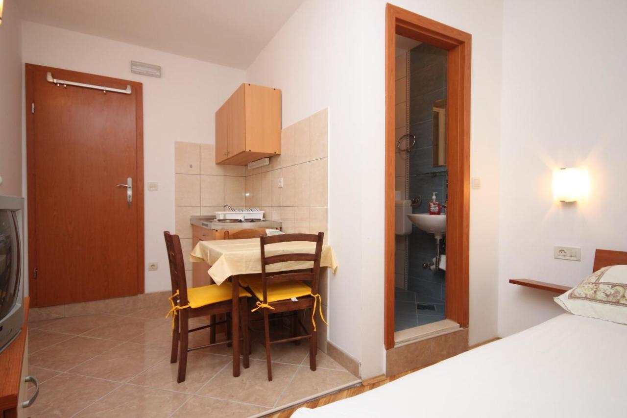 Apartments By The Sea Drvenik Donja Vala, Makarska - 6658 Exterior foto